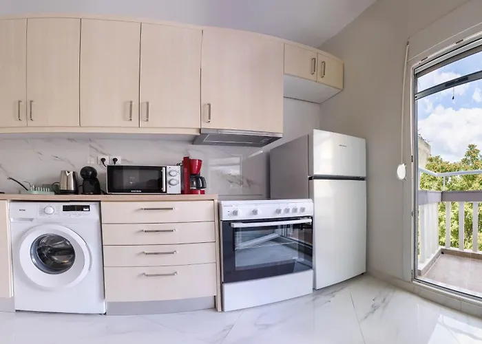 White Luxury * 塞萨洛尼基